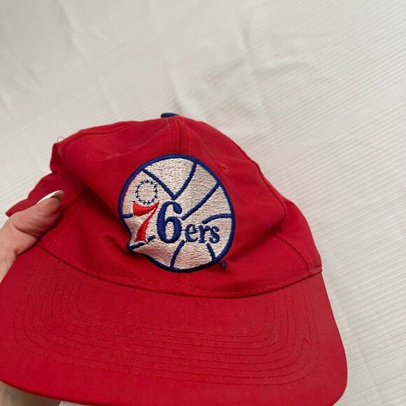 Vintage PHILADELPHIA 76'ers SnapBack Hat Ballcap Red Embroidered Logo - Picture 2 of 5
